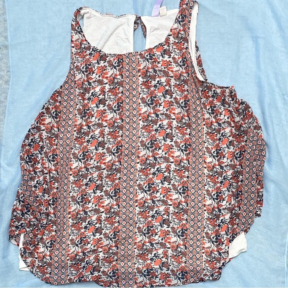 Women’s sleeveless top